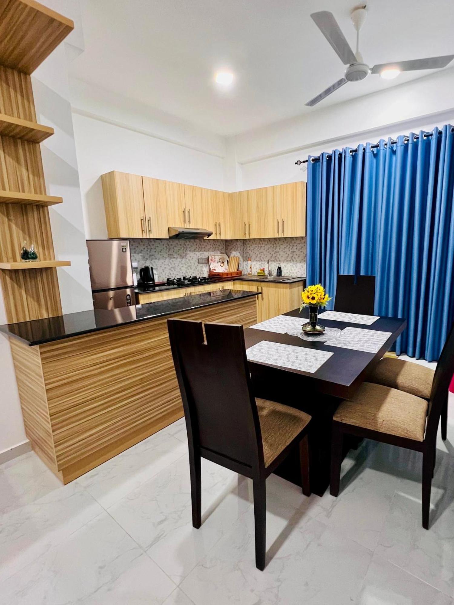 Apartment Mode No 03 Road Mount Lavinia ,dehiwala ,2 Bed Rooms,fully Furnished Colombo Srilanka